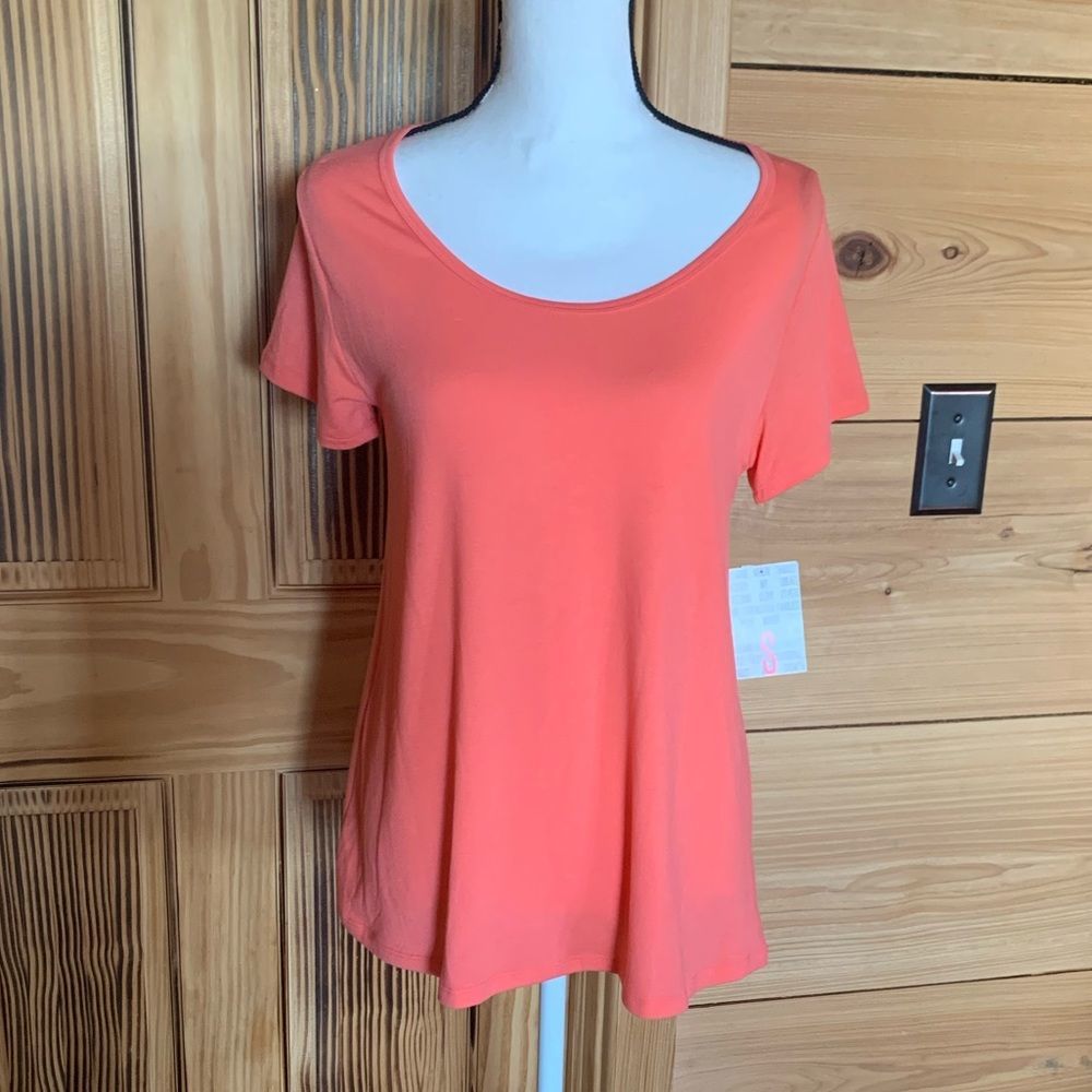 LulaRoe Classic Tee • Size Small